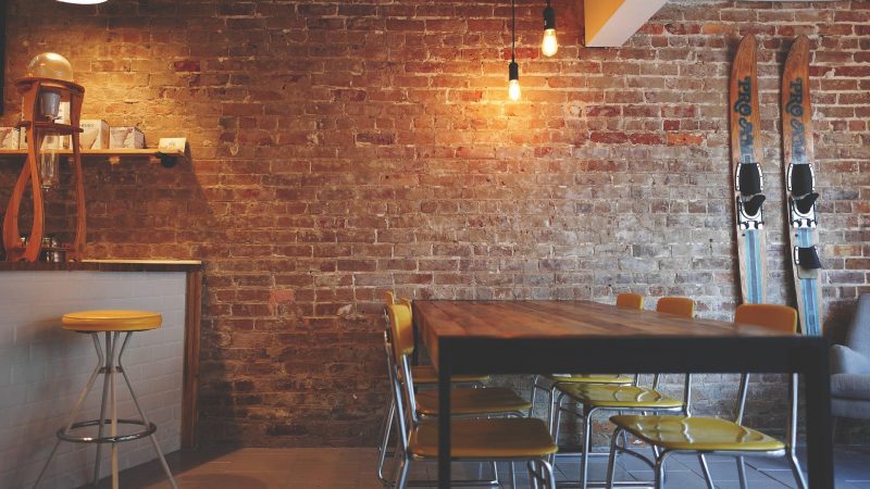 Comment aménager un restaurant en adoptant le style industriel ?